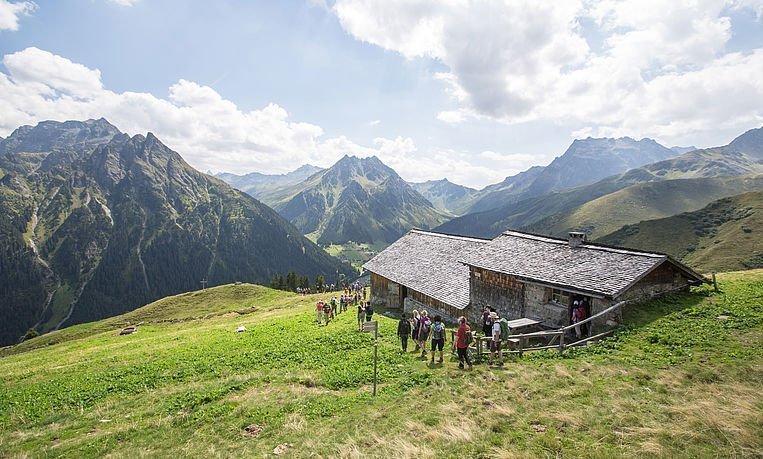 Wandertour mit Bergblick