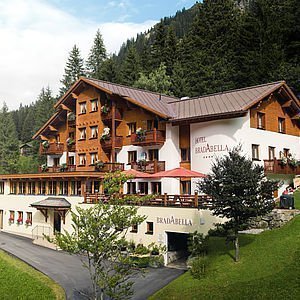 Hotel Bradabella, Aussenansicht im Sommer
