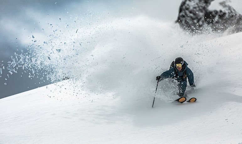 Skifahrer auf der Piste in Gargellen