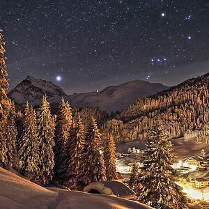 Winterlandschaft bei Nacht